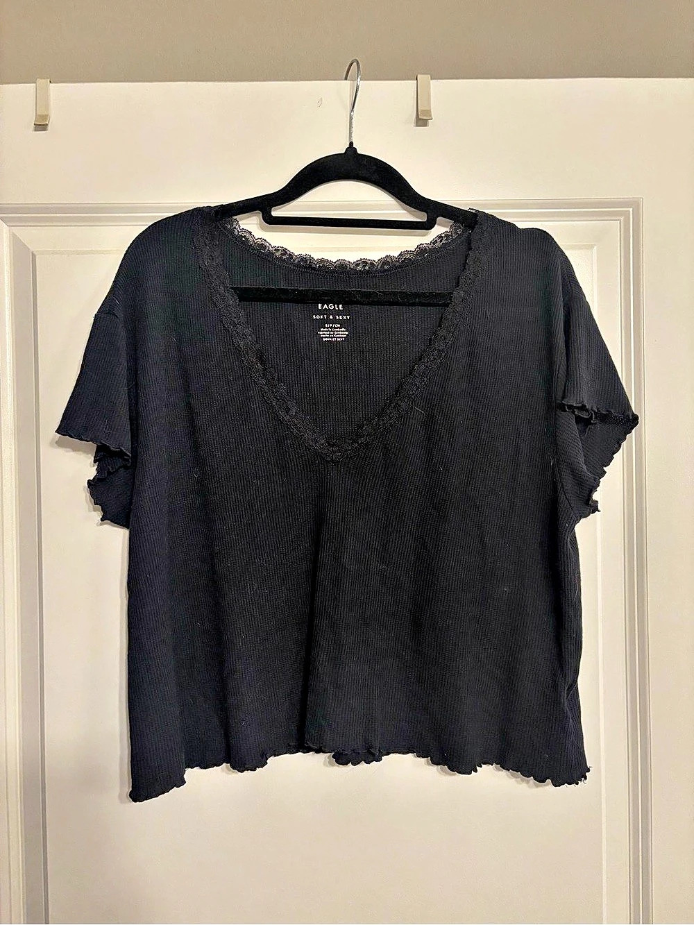 American Eagle Soft & Sexy V-Neck Crop Tee Black Size Small